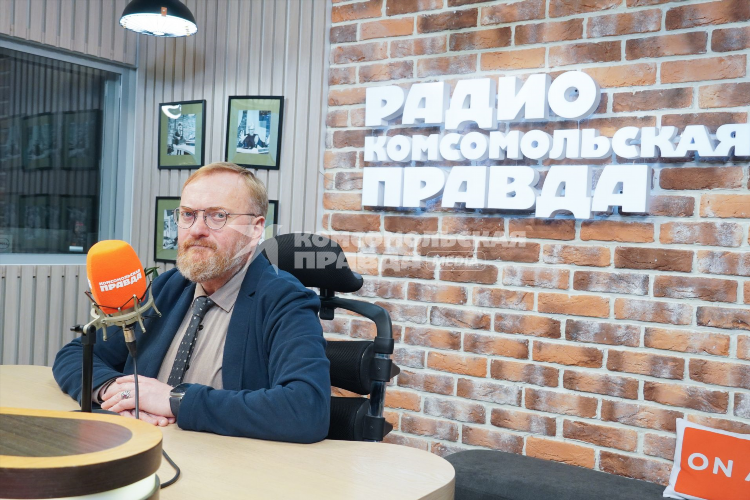 Алиса включи радио комсомольская правда