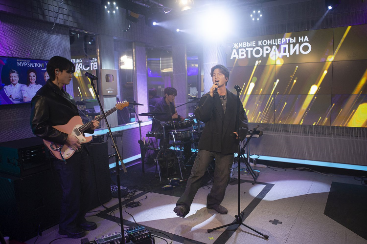 Что сейчас поет на авторадио